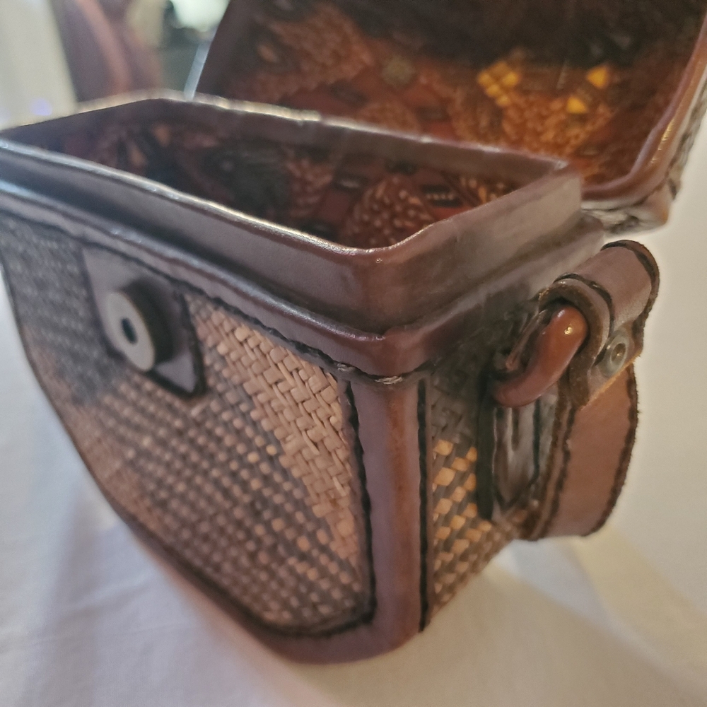 Lined Vintage Woven Crossbody Bag - Picture 7 of 14